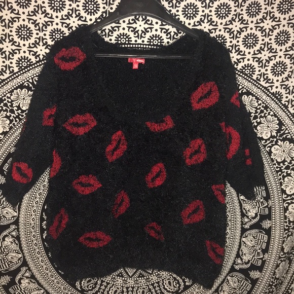 Sweaters - Bongo Black Sweater with Red Lips
